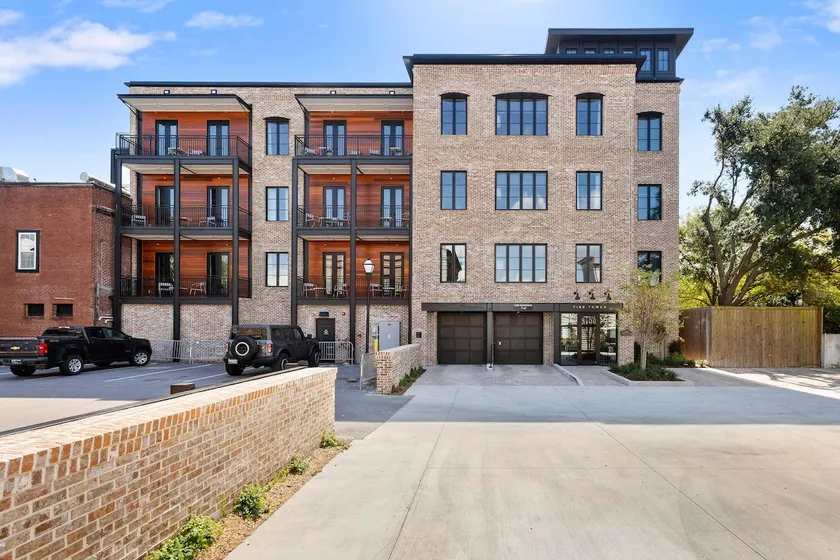Fire Tower Luxe 2BR KingSuites & Private Balcony - Image 1