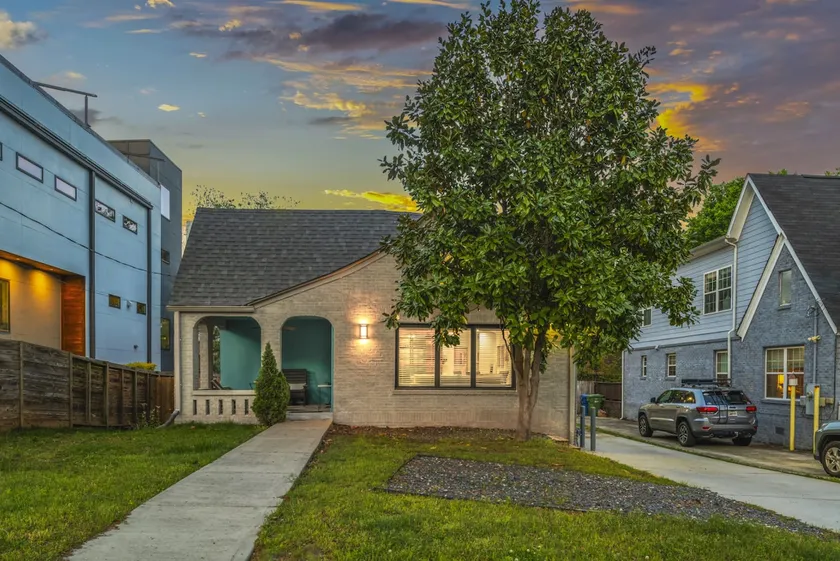 Hot Tub|King Beds|Walkable|Bubbles & Brew Bungalow - Image 1