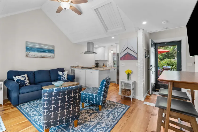 Vineyard Sound Retreat Sleeps 6! - Image 1