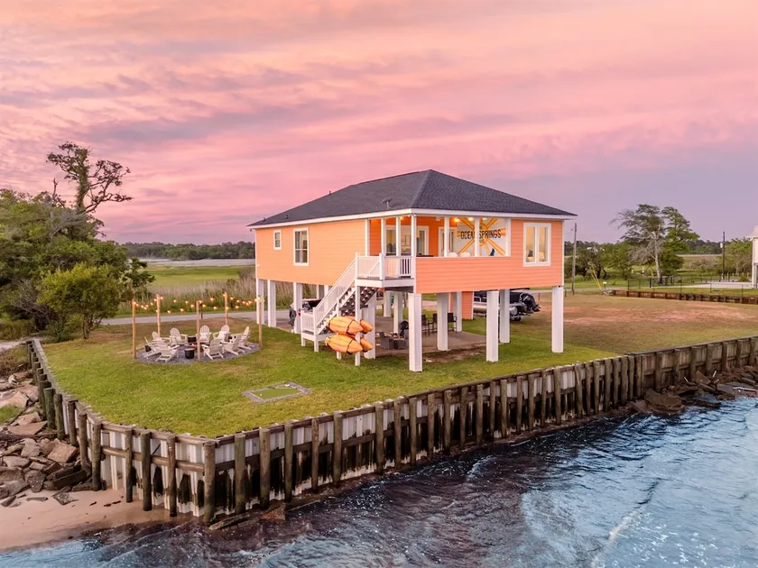 Oceanfront, Hot tub, Firepit, Kayaks, Dog-Friendly - Image 1