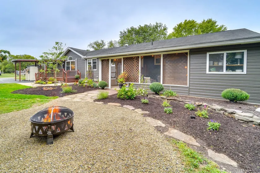 Mtn-View Escape w/ Large Yard in Duncansville! - Image 1