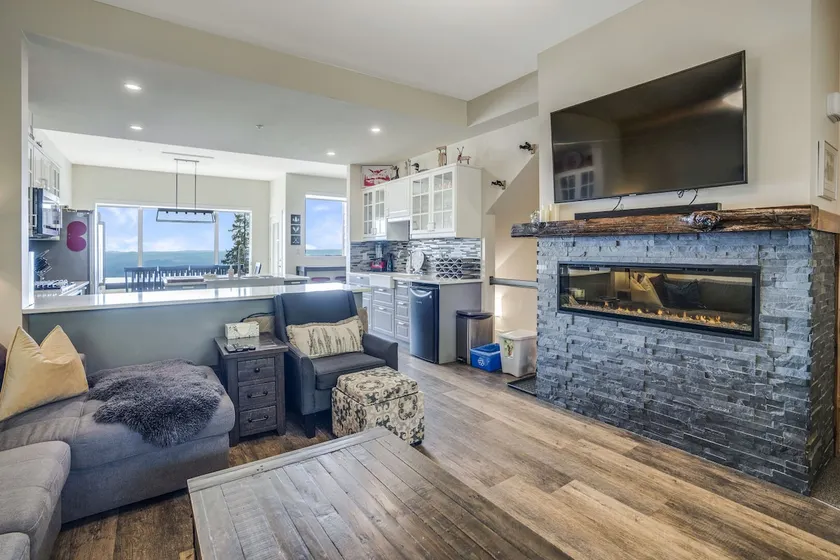 Spacious 3-Bedroom Townhome - Ski-in/Out & Hot Tub - Image 1