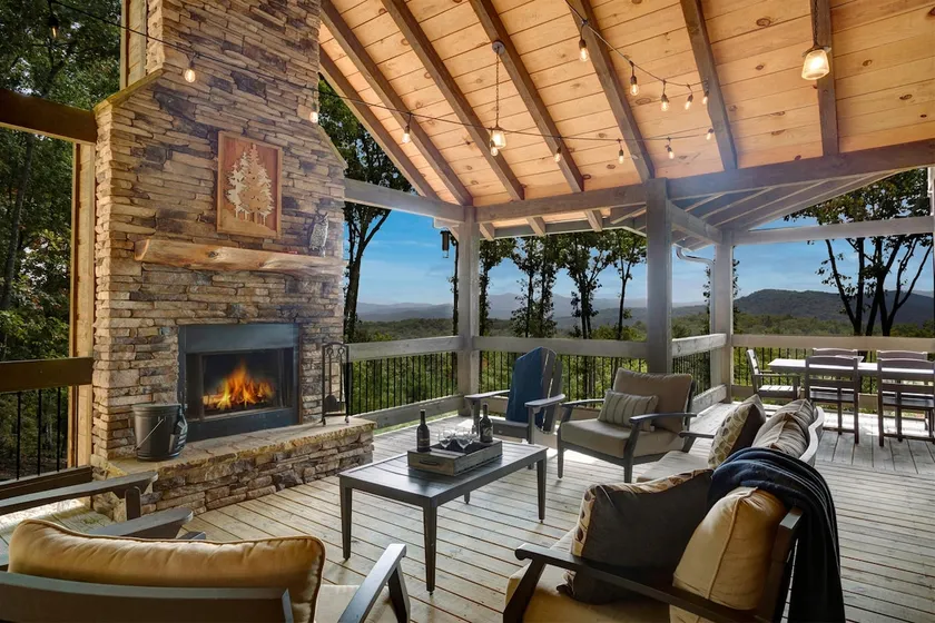 Luxury Cabin w/ Stunning Mountain Views & Hot Tub - Image 1