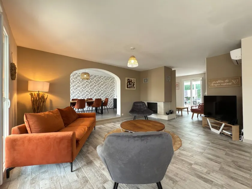Oasis Vendres swimming pool and modern comfort - Image 1