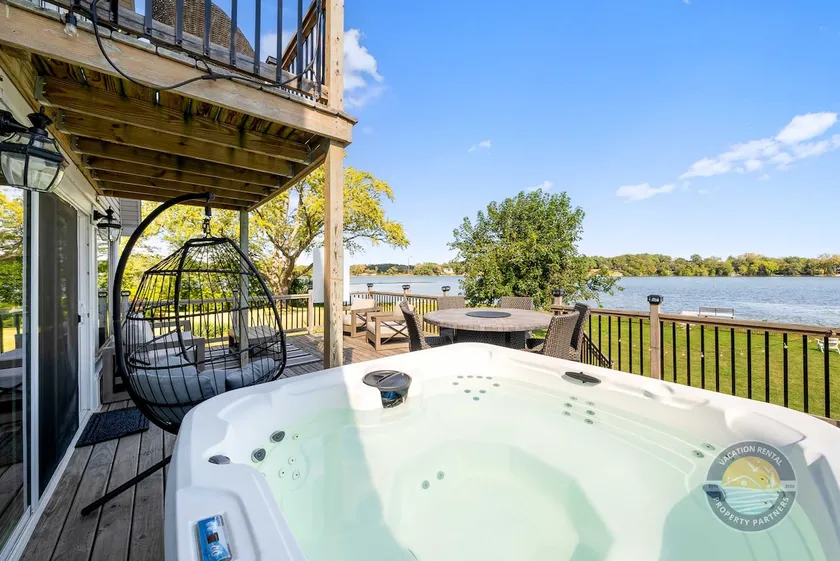 Lakefront Retreat with Hot Tub in Trevor - Image 1
