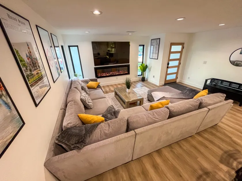 4BD 3BA Pool Home by Little Saigon & Disneyland - Image 1