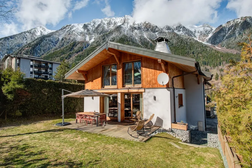 Chalet Arve- Central Chamonix - Sleeps 10 - Alpes Travel - Image 1