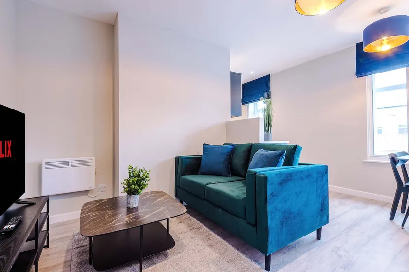 Elysee Suites - Modern 1 Bed Flat in Southport - Image 1