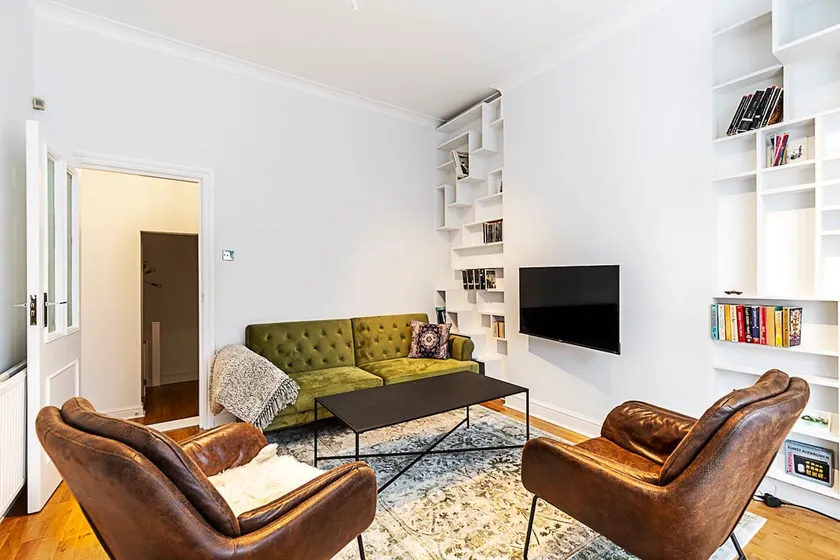 Charming Two-Bedroom Flat in West Hampstead - Image 1