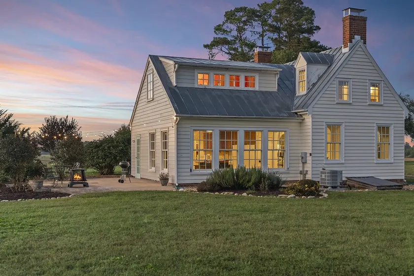Capital Bike Trail Stay | Cozy 2BR Cottage - Image 1