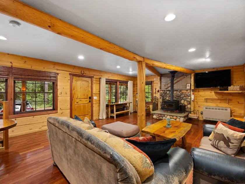 Whispering Pines: Hot Tub Retreat w Sports Court - Image 1