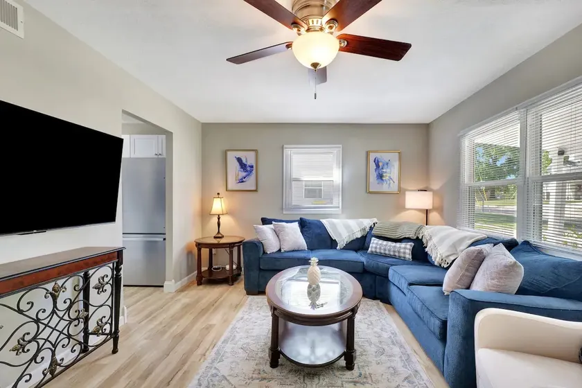 Wonderful 3br/1ba home, Walk to Uptown/ISU, Dog Fr - Image 1