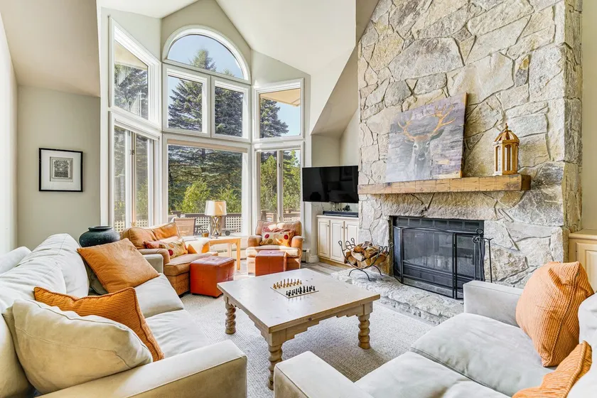 Walk to Ski Lift: Spacious Condo in West Dover! - Image 1