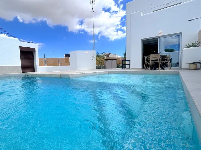 Elegante villa en san fulgencio - Image 1