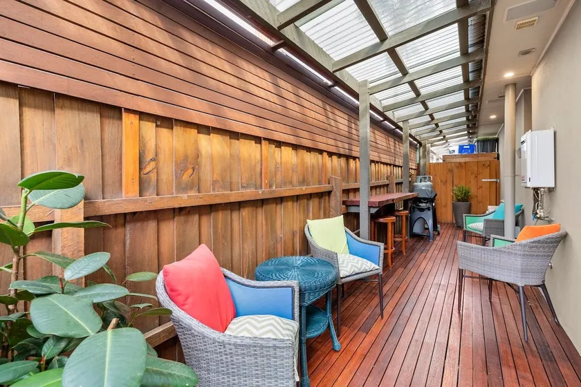 Superb Esplanade Beach House 8 - Image 1