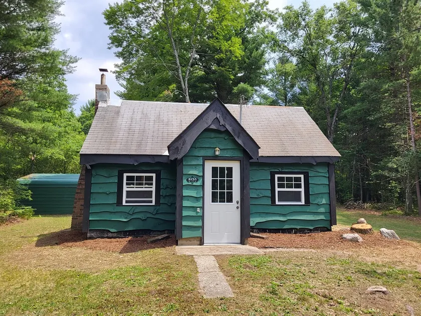 Green Cabin in the Woods - Image 1