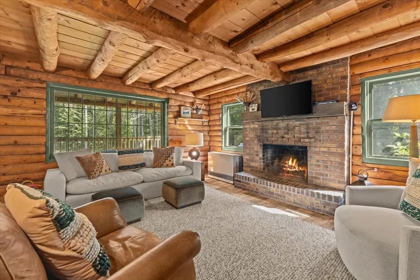 Relaxing 3BR Log Cabin Getaway w/ Firepit in Stowe - Image 1