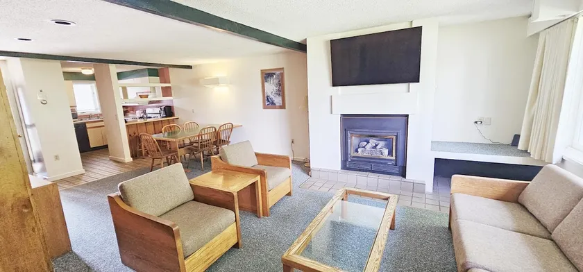 Stylish 2 bdrm/2 bath: named \"The best small condo in Stowe\" - Image 1
