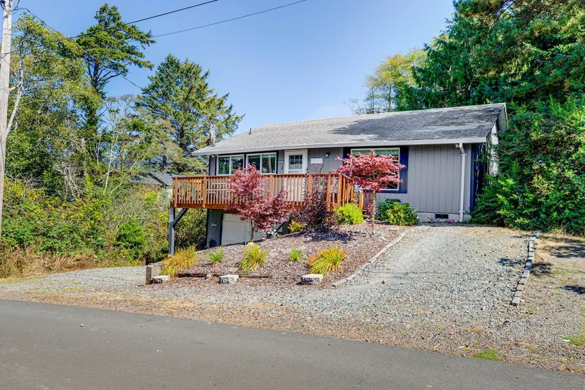 Rockaway Beach House - Walk to Ocean! - Image 1