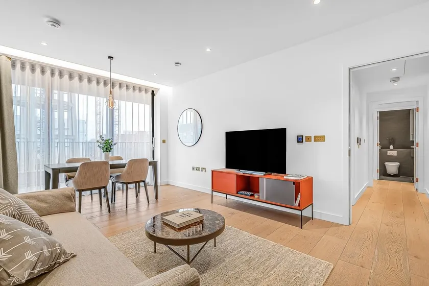 London Magic Awaits | 2BR Flat - Image 1