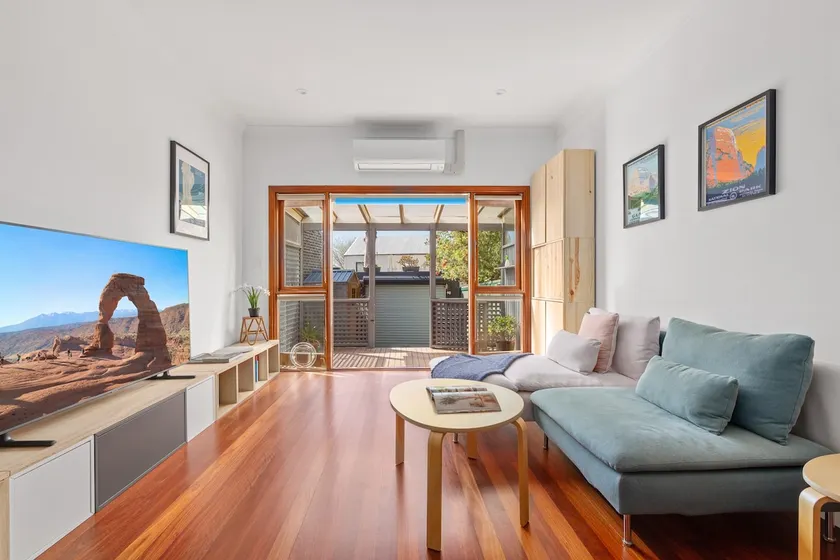 Stylish 2-Bed Cottage in Trendy Erskineville - Image 1