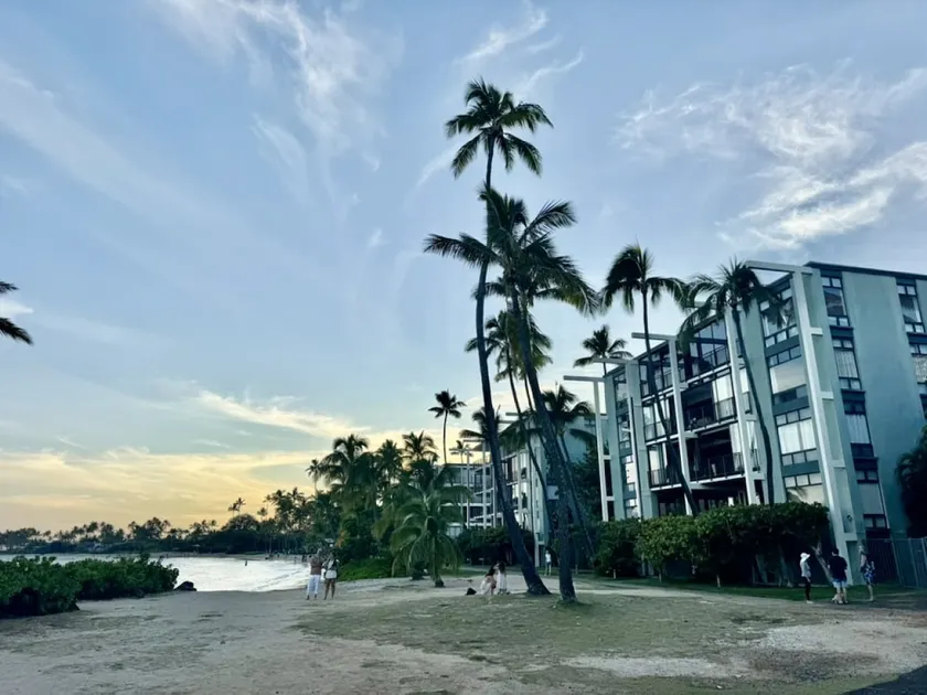 *King Suite* Oceanfront! 3 beds! Pool! Parking! - Image 1