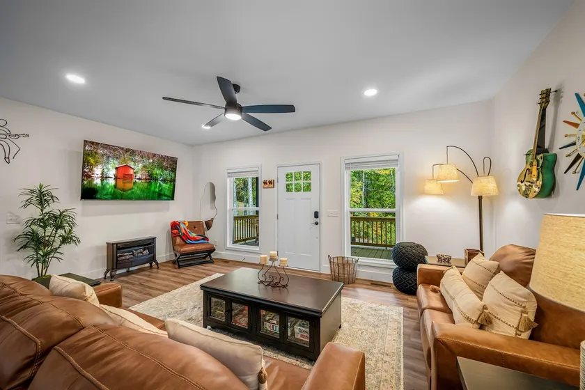 Melody Ridge | Downtown | WiFi, King Suite, 4 TVs - Image 1