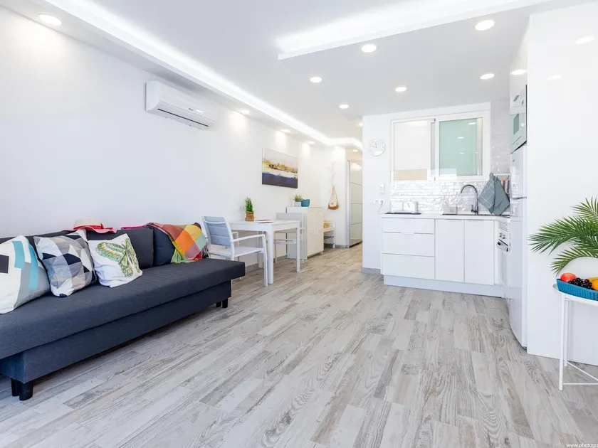 Style and Comfort: Marina Primavera 88 - Image 1