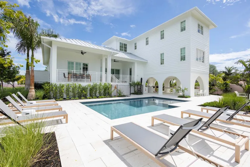 Brand New & Private Pool - Palmgale House - Image 1