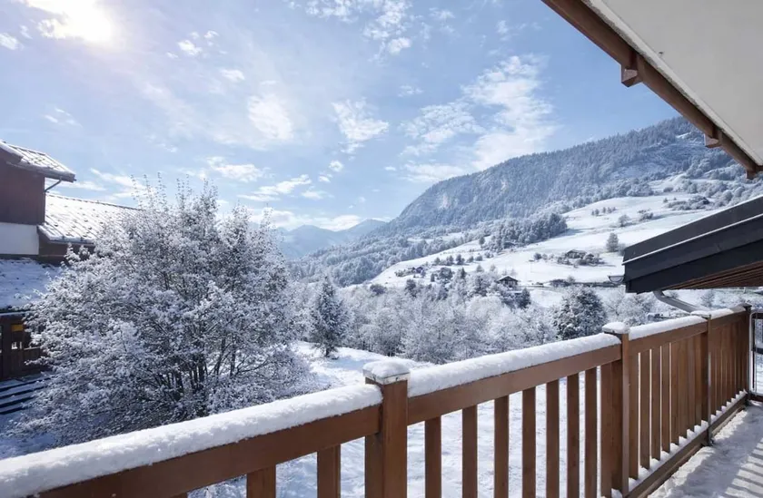 Cozy apartment with balcony and mountain view - Image 1