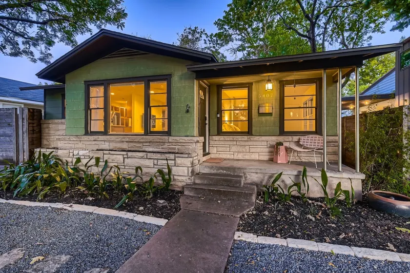 Brentwood Bungalow. Walk & Bike Everything Austin! - Image 1