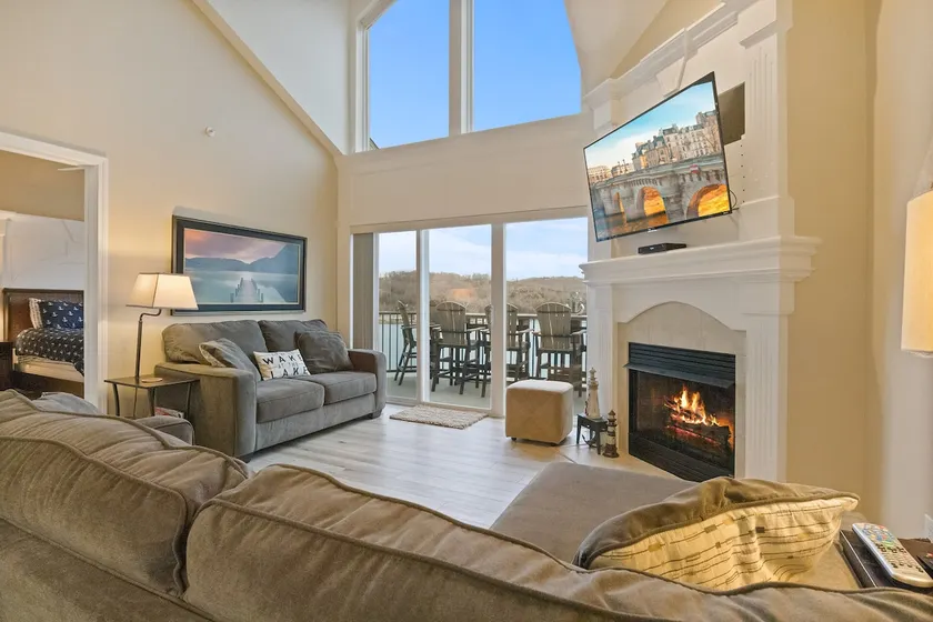 Lakefront Camdenton Condo Near Ha Ha Tonka - Image 1