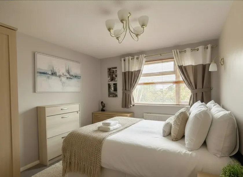 Spacious House Near Cambridge - Free Parking and Garden - Image 1