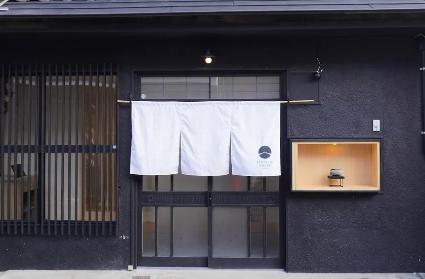 Kintsugi House: artisanal ceramic culture - Image 1