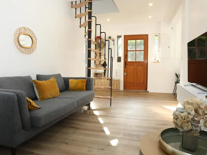 Suite des Princes for 6 free parking - Image 1