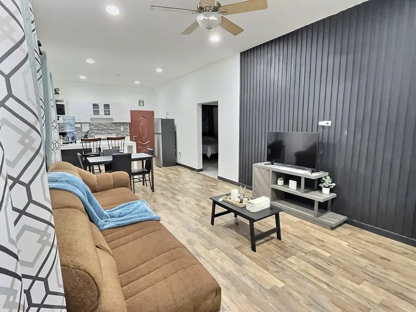 2 Bedroom Apt., Modern, Convenient near Airport - Image 1