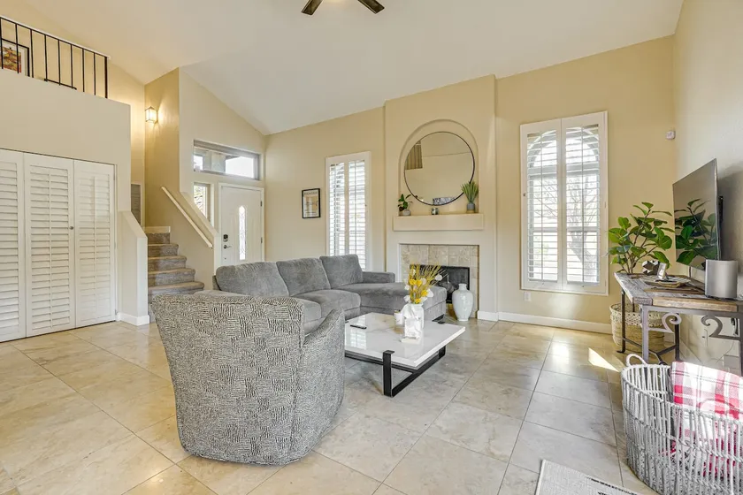 Hot Tub & Patio: Family Gem in Avondale - Image 1