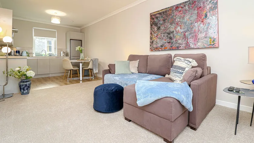 Modern Apex Flat /Sleeps 3/ King Bed/ Parking/WiFi - Image 1
