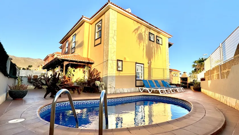 Villa Lujo y Relax in Adeje by Deihu Experiences - Image 1