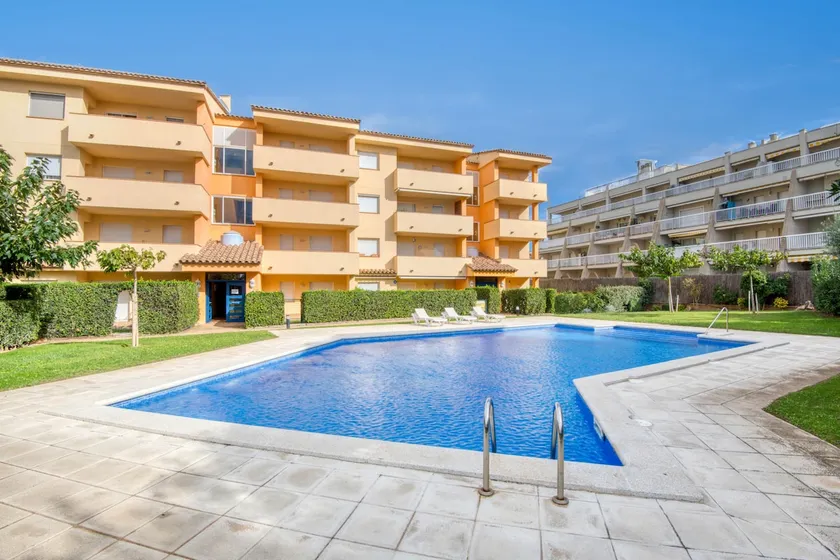 Vacation rental apartment with pool c - Image 1