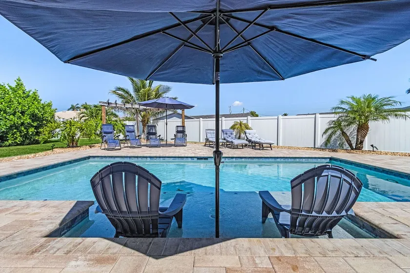 Soak up the Sun - Saltwater pool, spacious fenced-in backyard, home - Image 1
