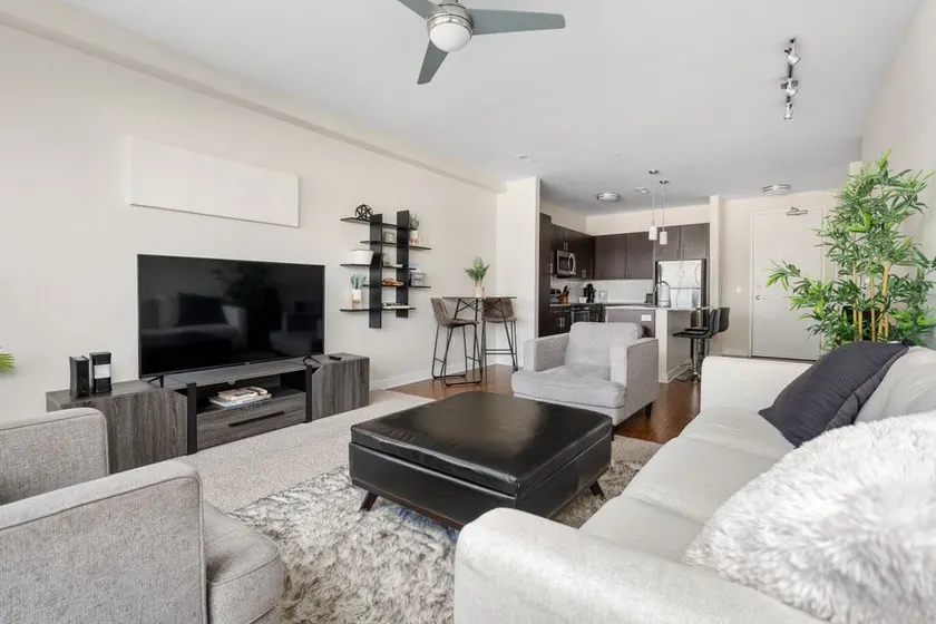 Stylish 2 bedroom with Pool and Hot Tub - Image 1