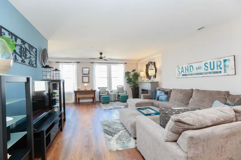 Sojourns Beach Views & Pool Family Home Sleeps 9 - Image 1