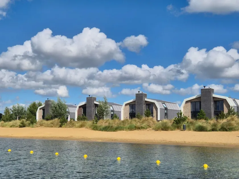 Villa Waterfront 12 - Image 1