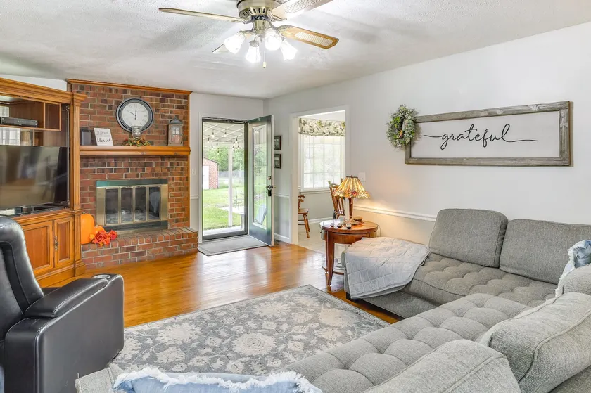 Large Yard & Basketball Hoop: Murfreesboro Home! - Image 1