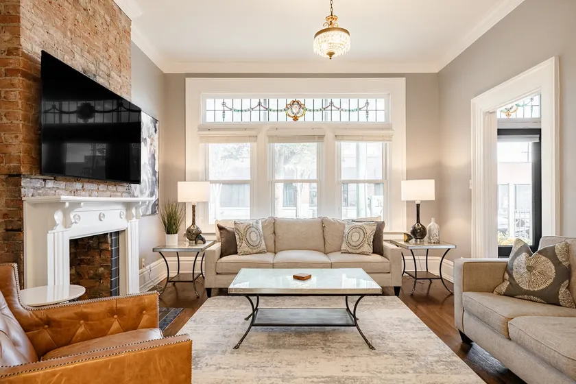 Luxury Urban Mansion | Walk to ALL + Easy Parking - Image 1