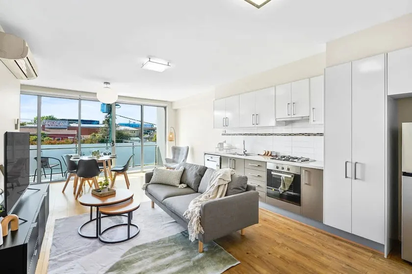 Perfect Location Cozy Townhouse McKinnon Station - Image 1