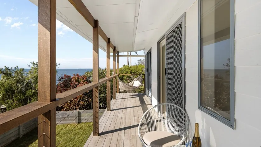 'Tranquil Beachfront Retreat' - Image 1