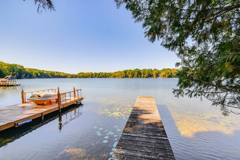Walk to Water: Lake House in Suring! - Image 1