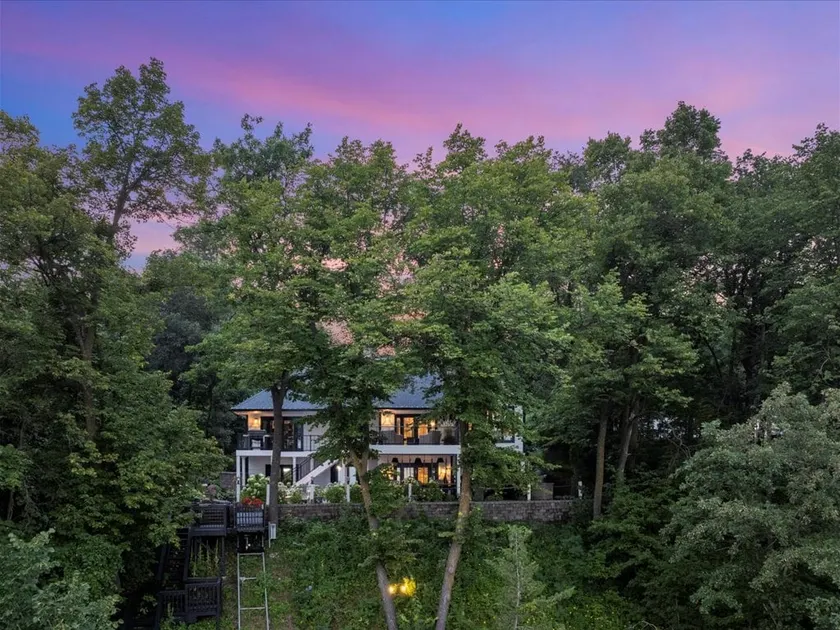 Luxury Home on Gull Lake - Fireplace|Firepit| - Image 1